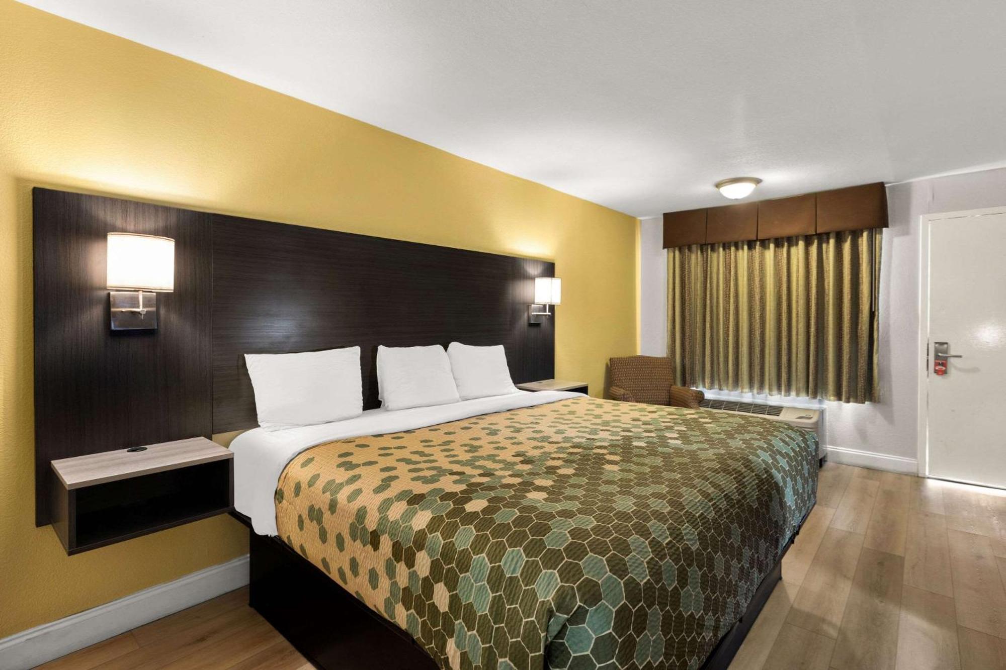 Econo Lodge White Pine Morristown I-81 & I-40 Split Экстерьер фото