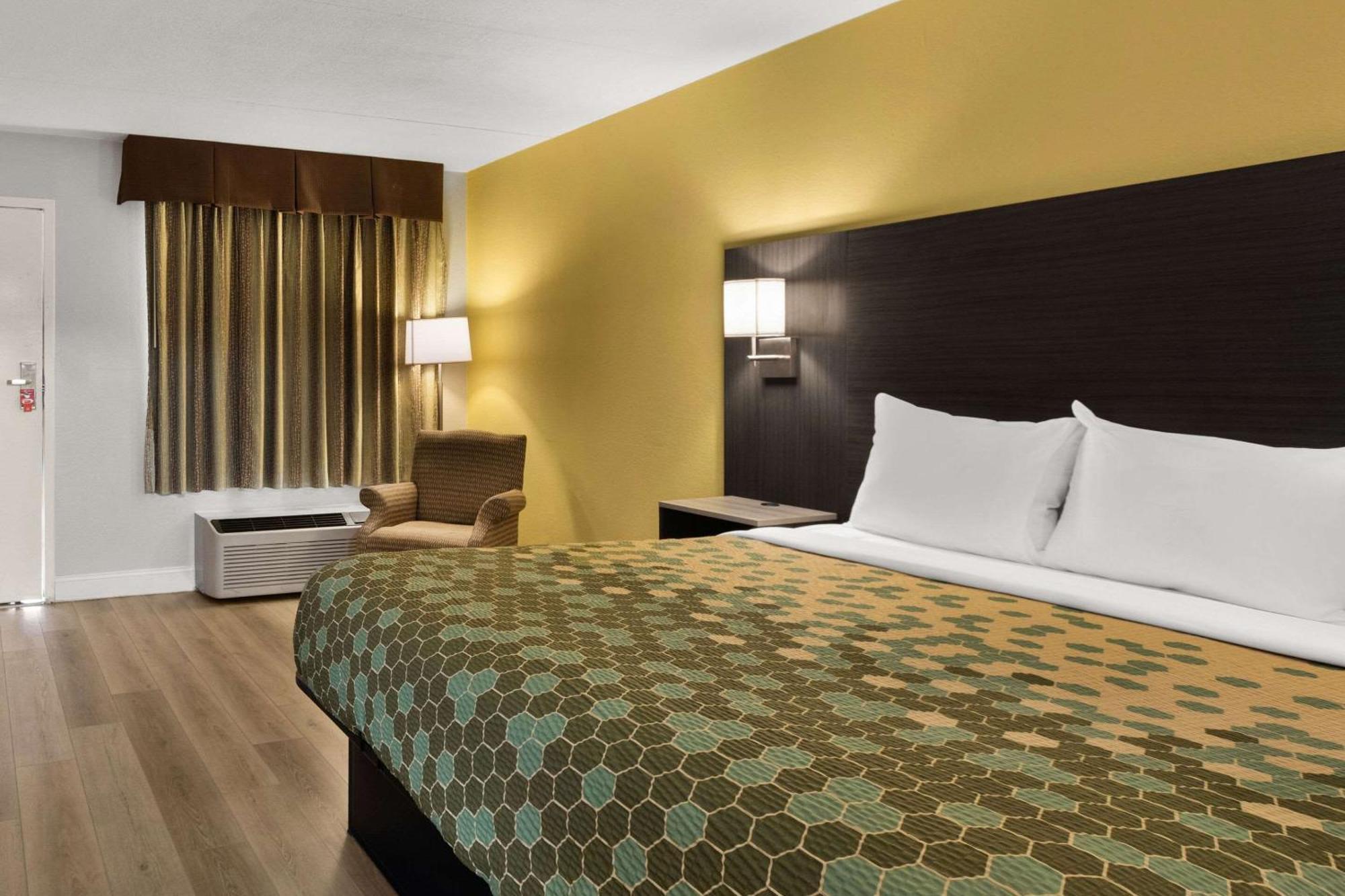 Econo Lodge White Pine Morristown I-81 & I-40 Split Экстерьер фото